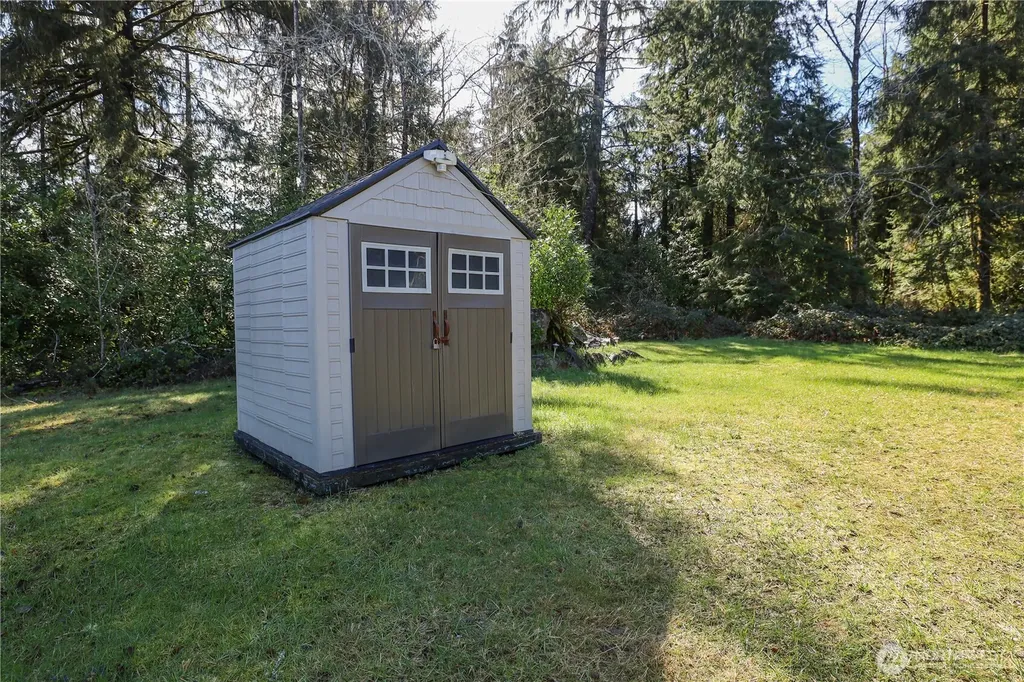 63 Lake Drive N Amanda Park WA 98526