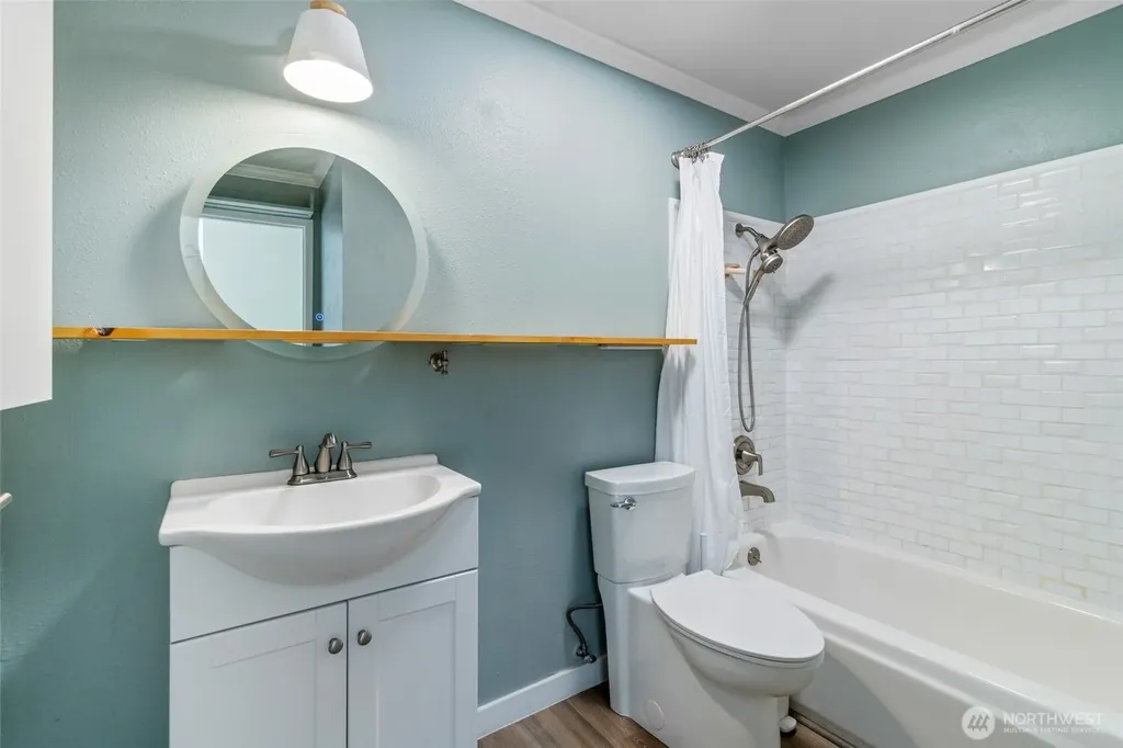 19428 Aurora Avenue N Shoreline WA 98133