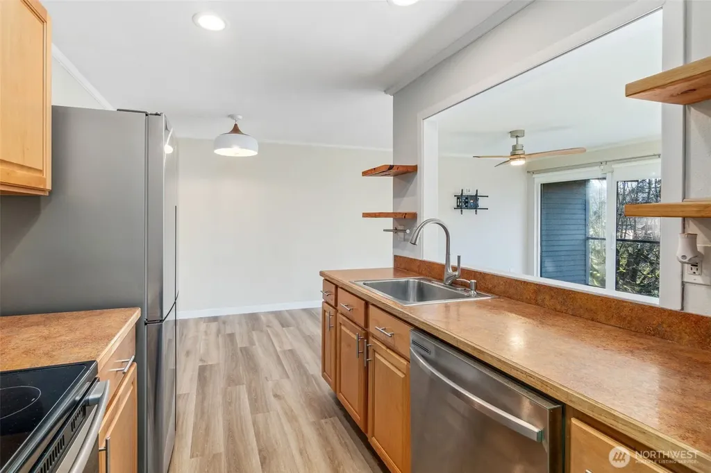 19428 Aurora Avenue N Shoreline WA 98133