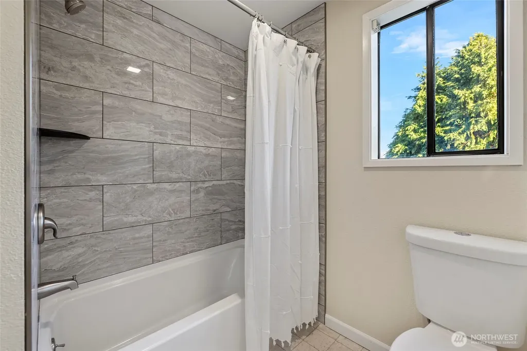710 Bay Front Lane Oak Harbor WA 98277