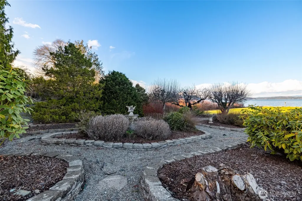 710 Bay Front Lane Oak Harbor WA 98277