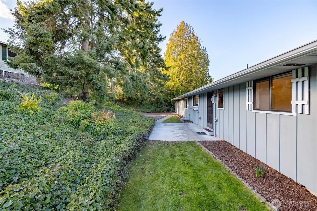 710 Bay Front Lane Oak Harbor WA 98277