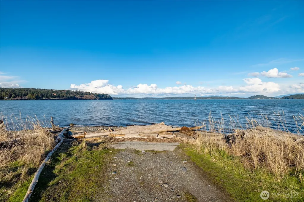 710 Bay Front Lane Oak Harbor WA 98277