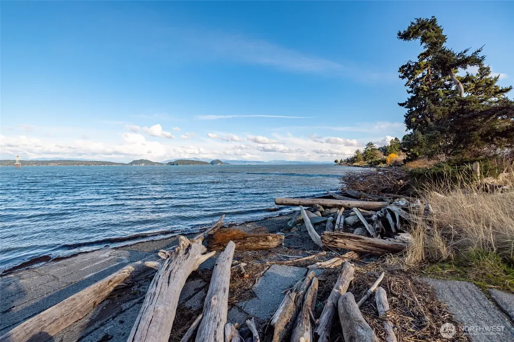 710 Bay Front Lane Oak Harbor WA 98277