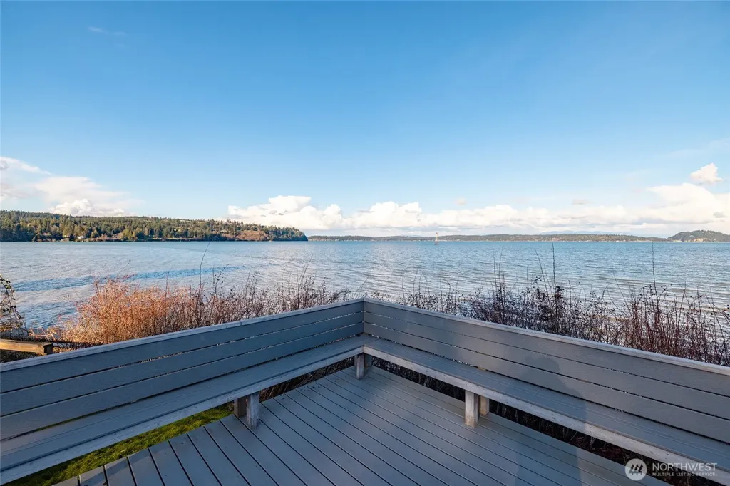 710 Bay Front Lane Oak Harbor WA 98277