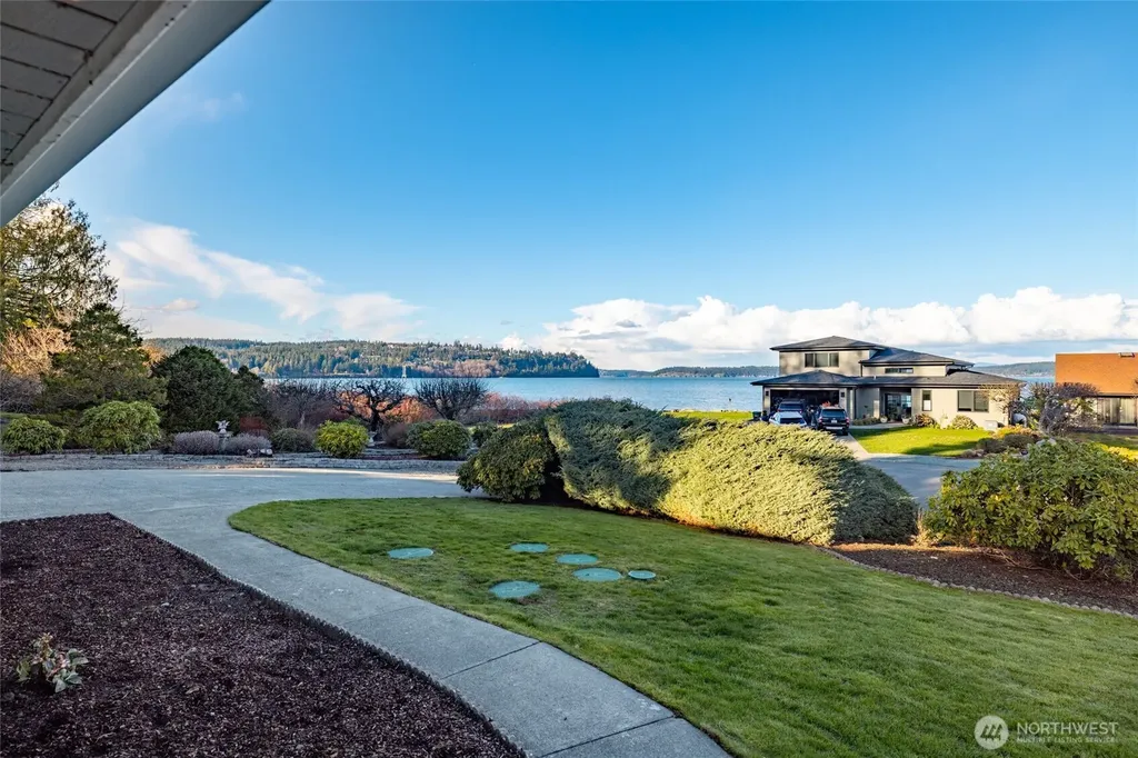 710 Bay Front Lane Oak Harbor WA 98277
