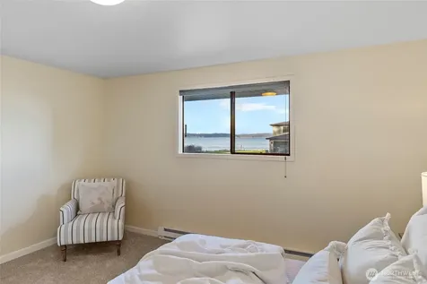 710 Bay Front Lane Oak Harbor WA 98277
