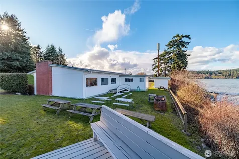 710 Bay Front Lane Oak Harbor WA 98277