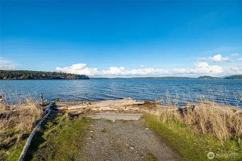 710 Bay Front Lane Oak Harbor WA 98277