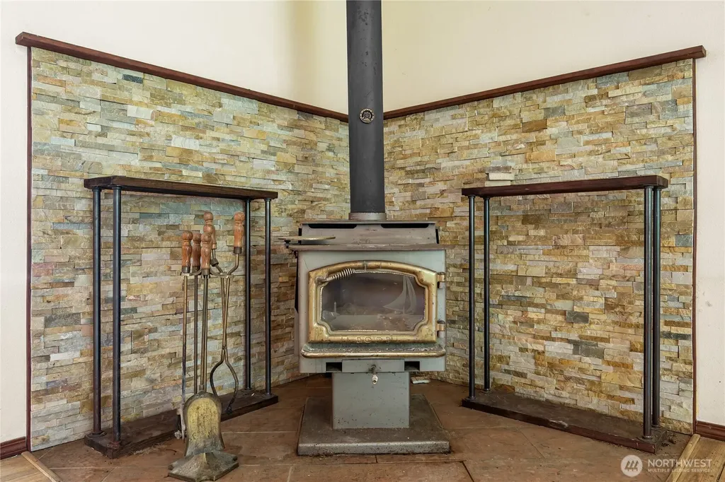 231 W New Moon Lane Matlock WA 98560