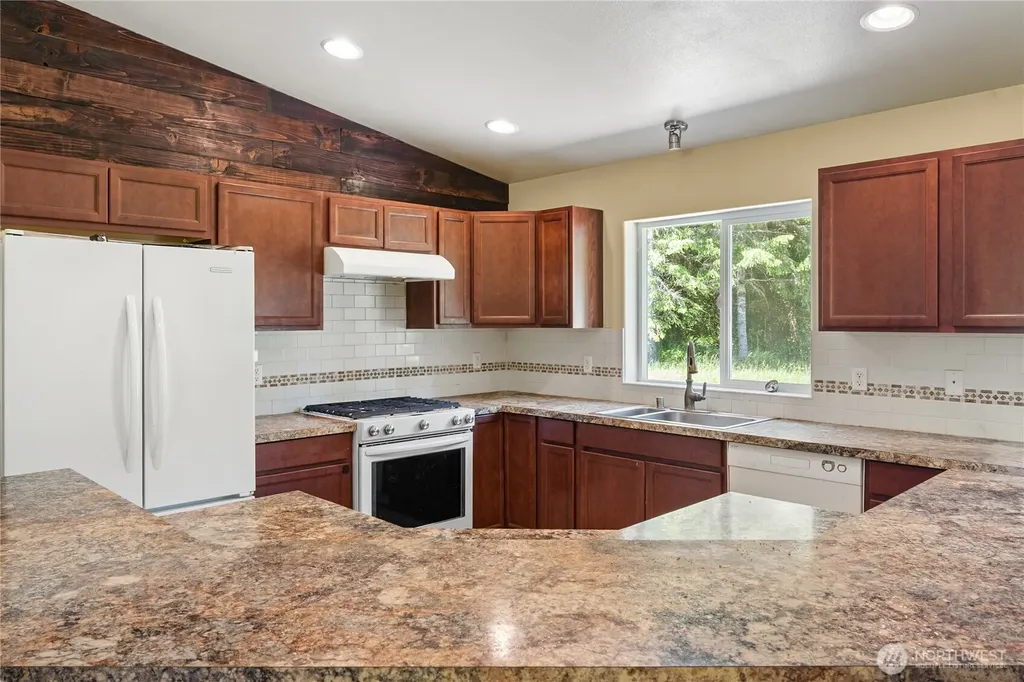 231 W New Moon Lane Matlock WA 98560