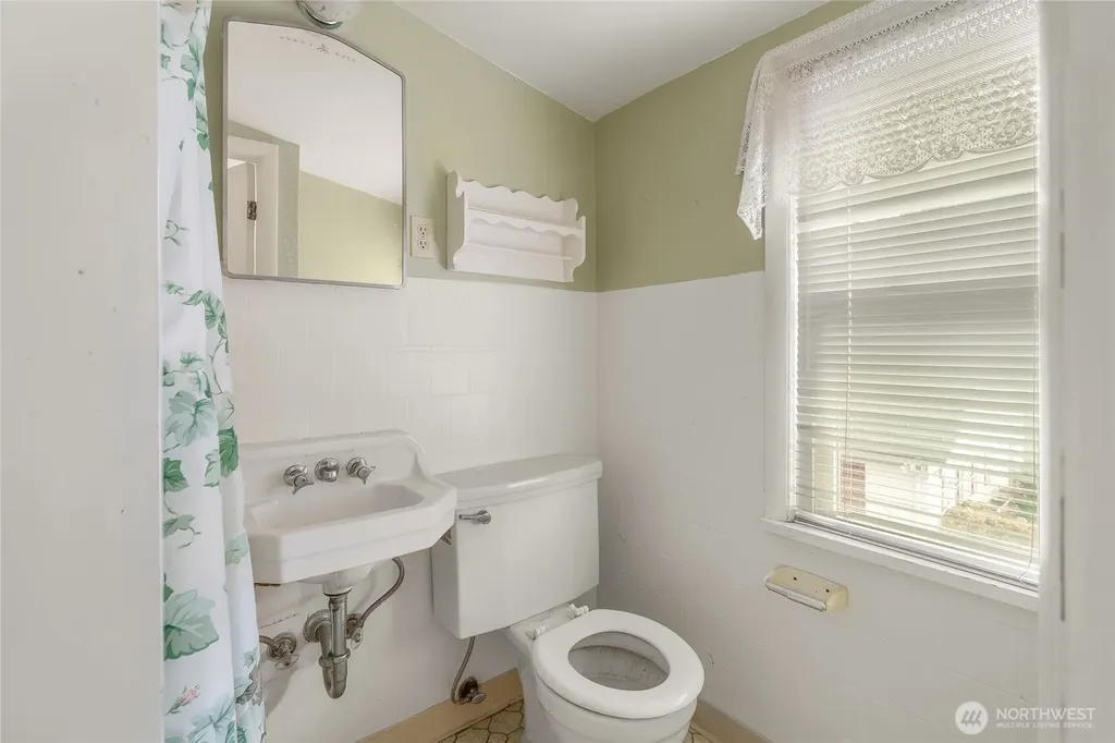 1020 Puget Drive Edmonds WA 98020