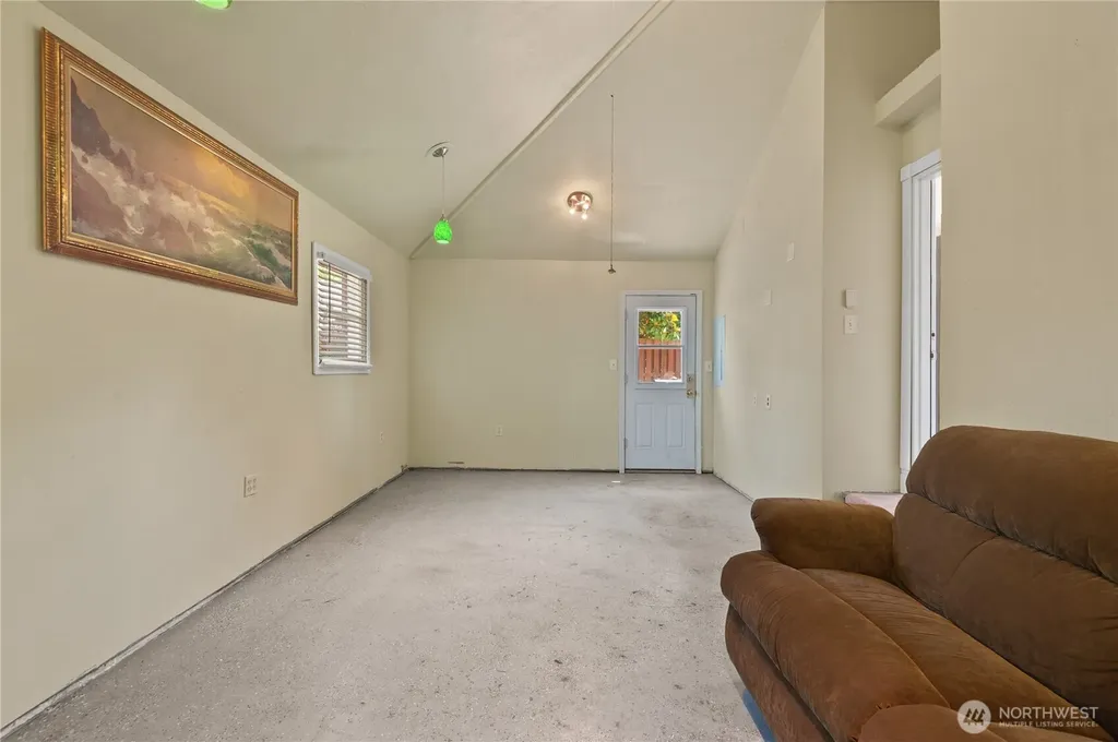 2615 Ocean Beach Highway Longview WA 98632