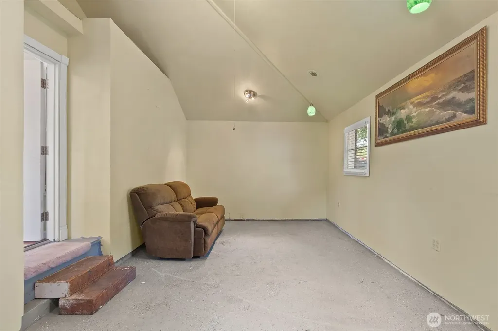 2615 Ocean Beach Highway Longview WA 98632