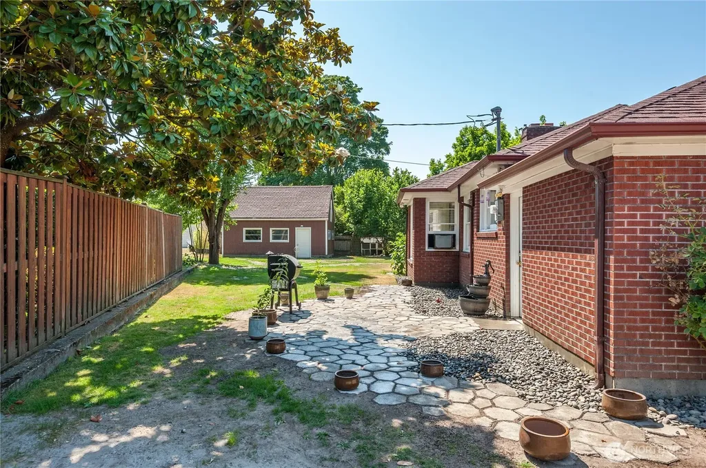 2615 Ocean Beach Highway Longview WA 98632