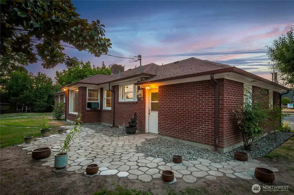 2615 Ocean Beach Highway Longview WA 98632