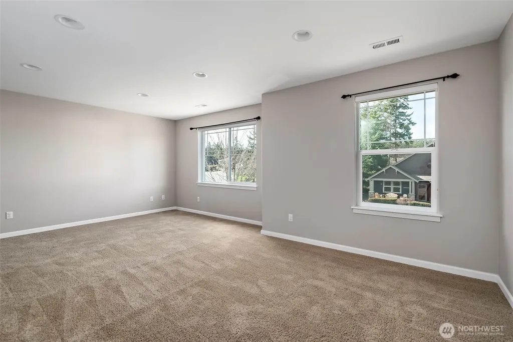 2722 SW Fairway Point Drive Oak Harbor WA 98277