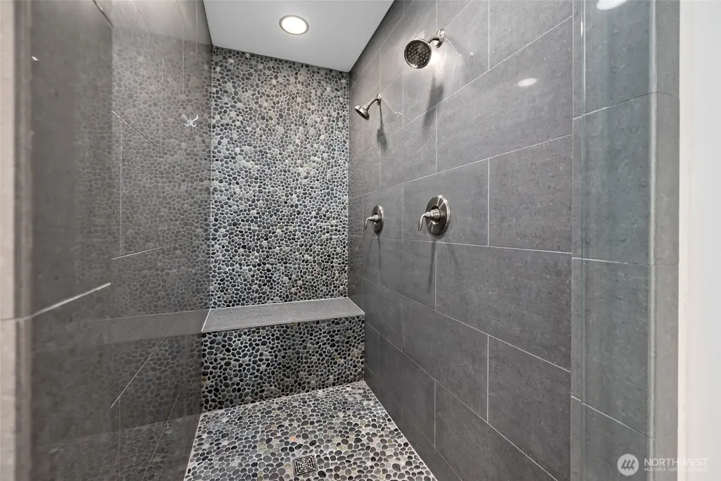 2722 SW Fairway Point Drive Oak Harbor WA 98277