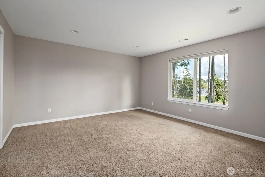 2722 SW Fairway Point Drive Oak Harbor WA 98277