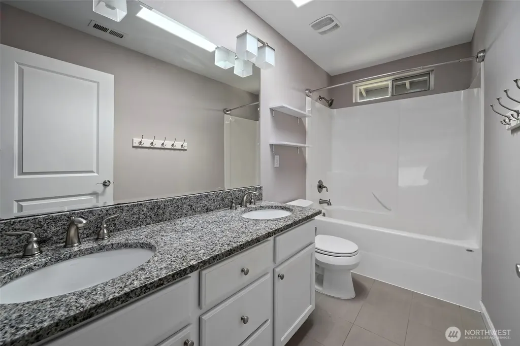 2722 SW Fairway Point Drive Oak Harbor WA 98277