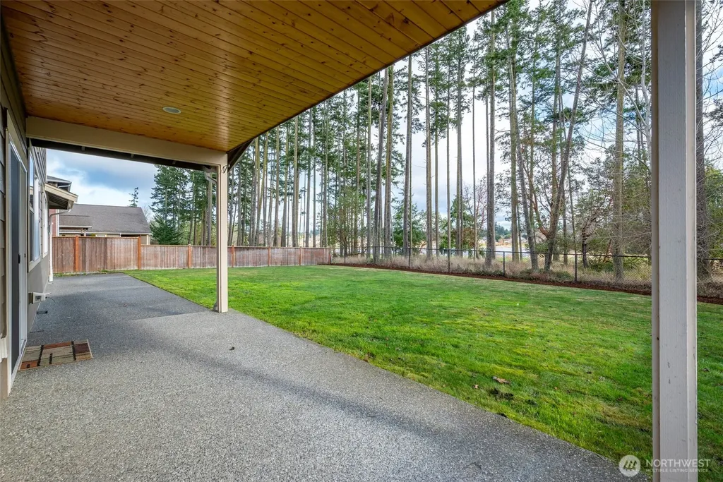 2722 SW Fairway Point Drive Oak Harbor WA 98277