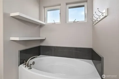 2722 SW Fairway Point Drive Oak Harbor WA 98277