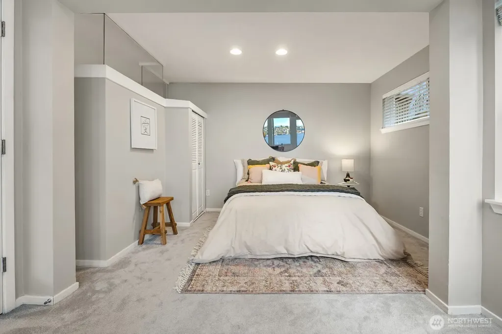 2420 8th Avenue N Seattle WA 98109