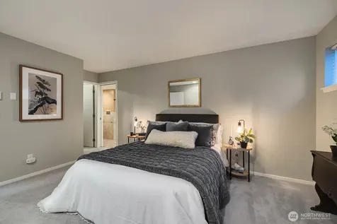 2420 8th Avenue N Seattle WA 98109