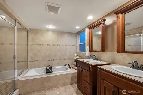 2420 8th Avenue N Seattle WA 98109