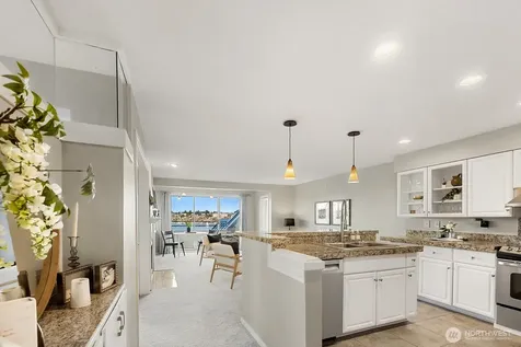 2420 8th Avenue N Seattle WA 98109