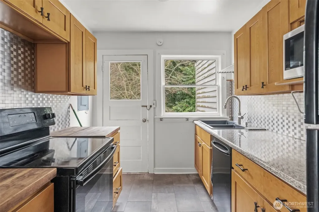 1768 Alki Avenue SW Seattle WA 98116