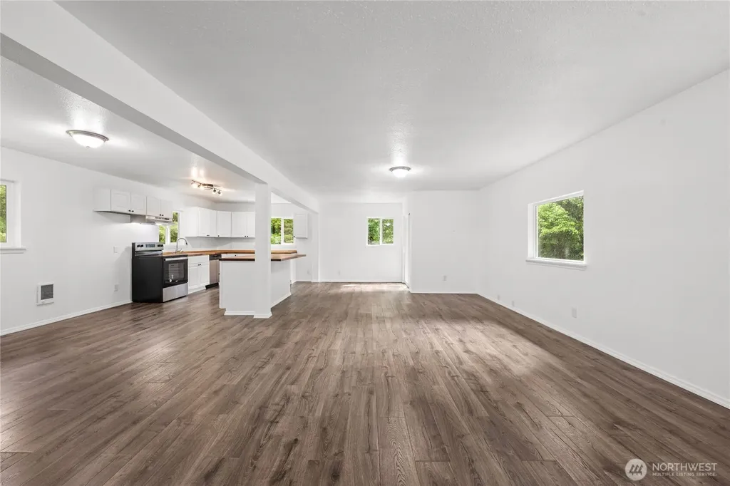 2693 State Route 101 Ilwaco WA 98624