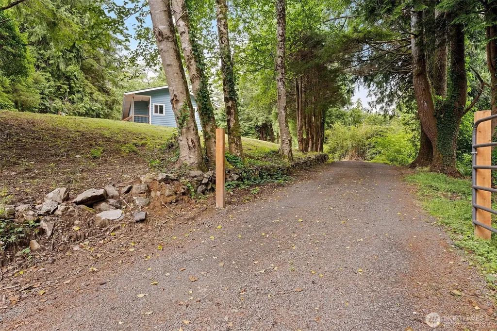 2693 State Route 101 Ilwaco WA 98624