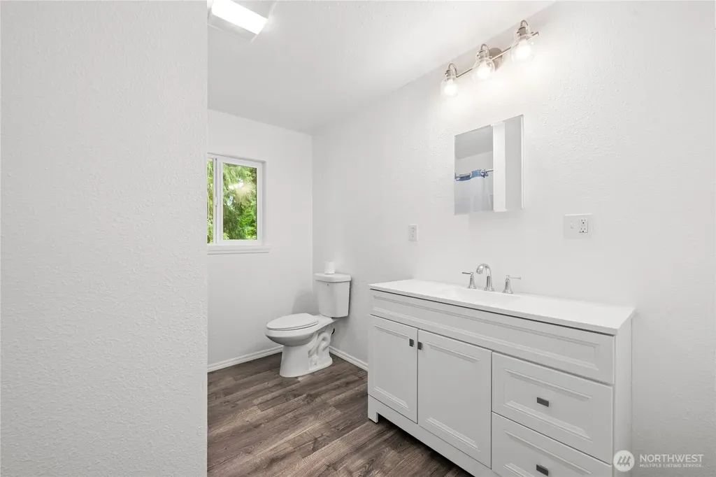 2693 State Route 101 Ilwaco WA 98624