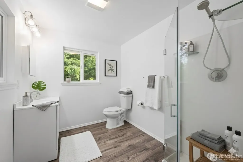 2693 State Route 101 Ilwaco WA 98624