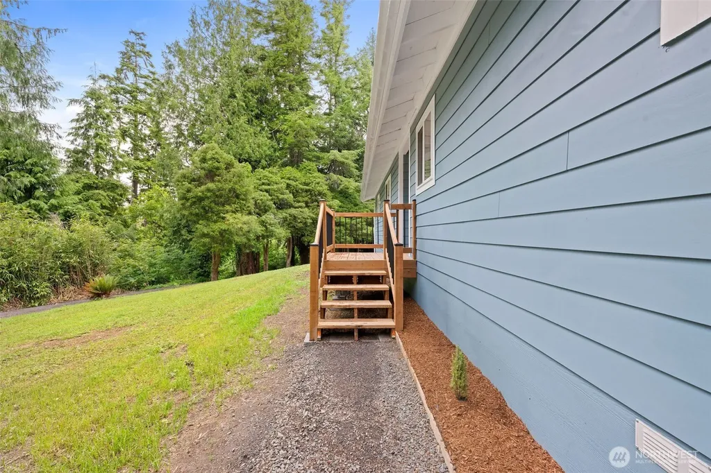 2693 State Route 101 Ilwaco WA 98624