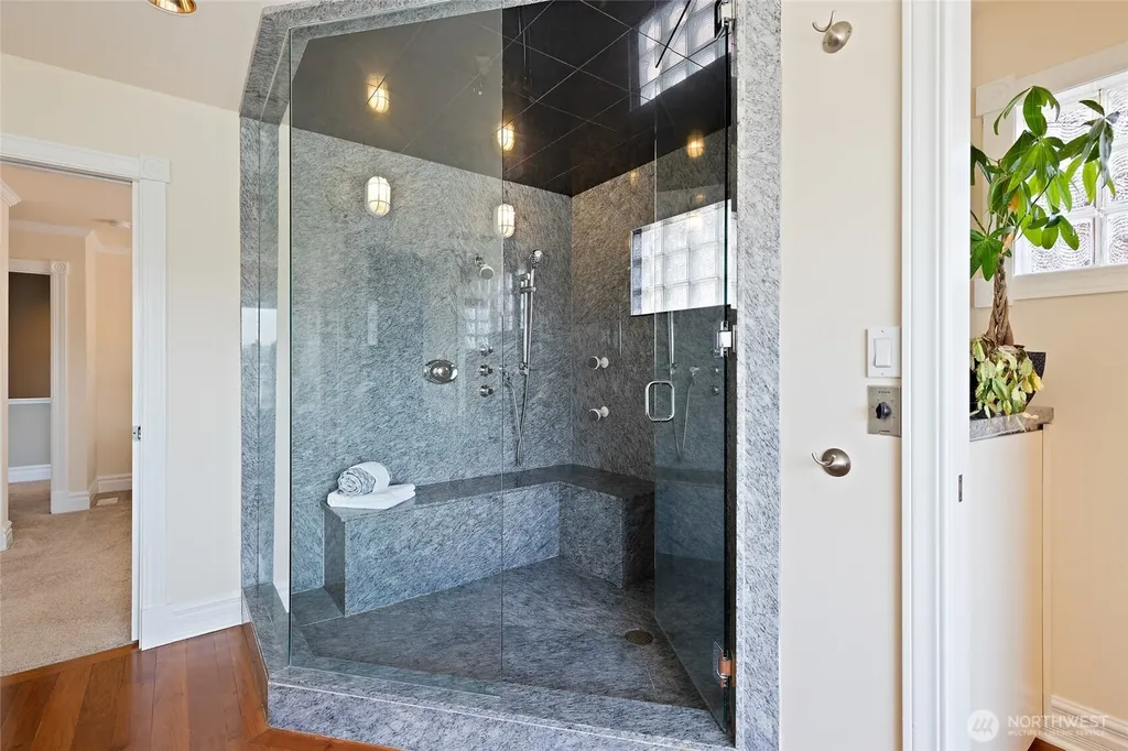 6222 37th Avenue NE Seattle WA 98115