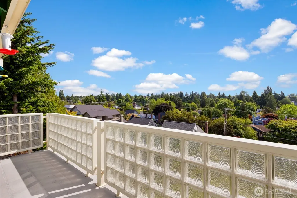 6222 37th Avenue NE Seattle WA 98115
