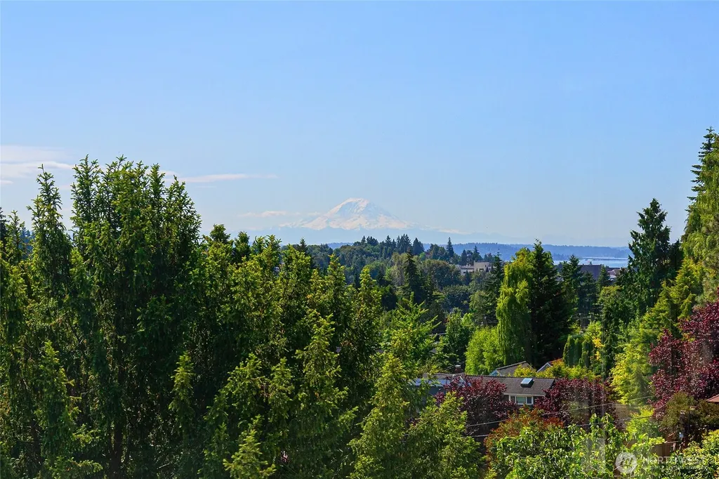 6222 37th Avenue NE Seattle WA 98115