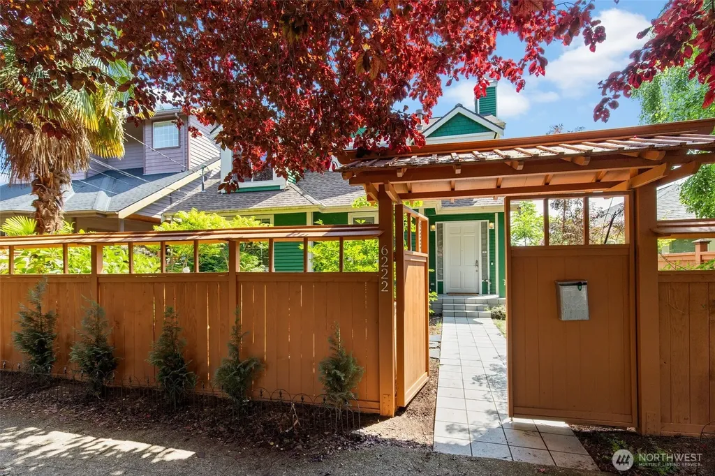 6222 37th Avenue NE Seattle WA 98115