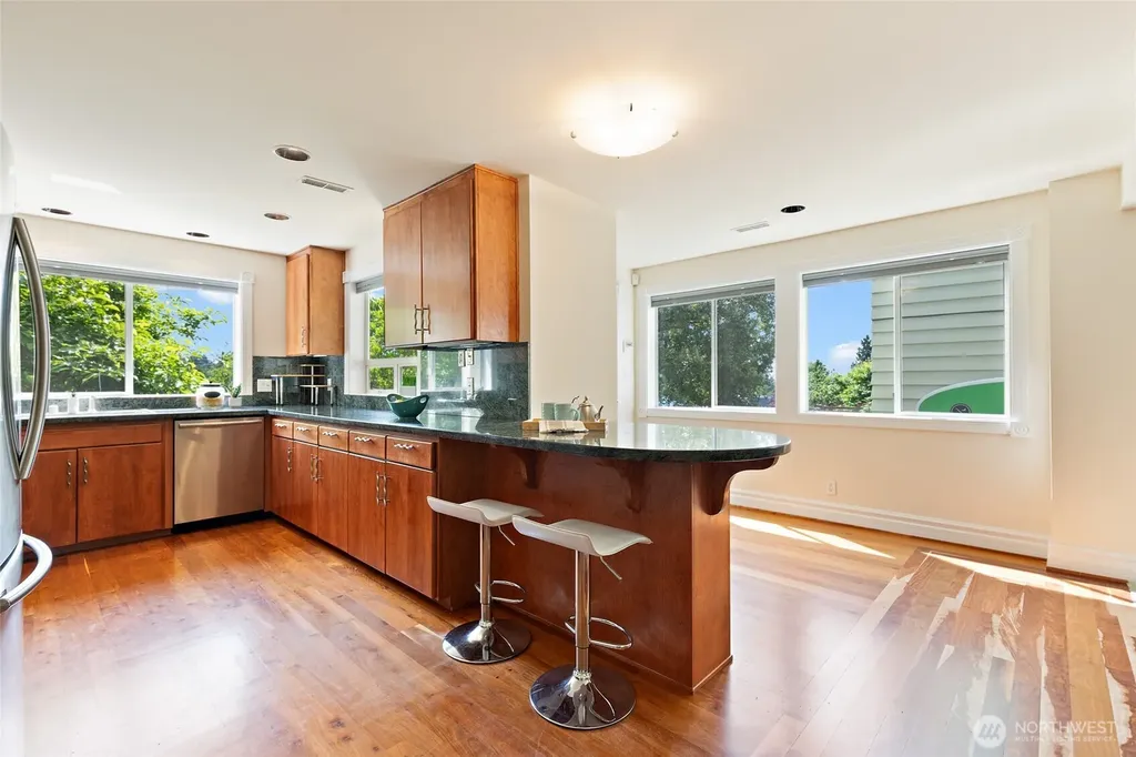 6222 37th Avenue NE Seattle WA 98115