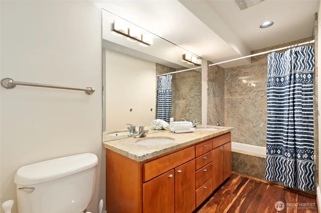 6222 37th Avenue NE Seattle WA 98115
