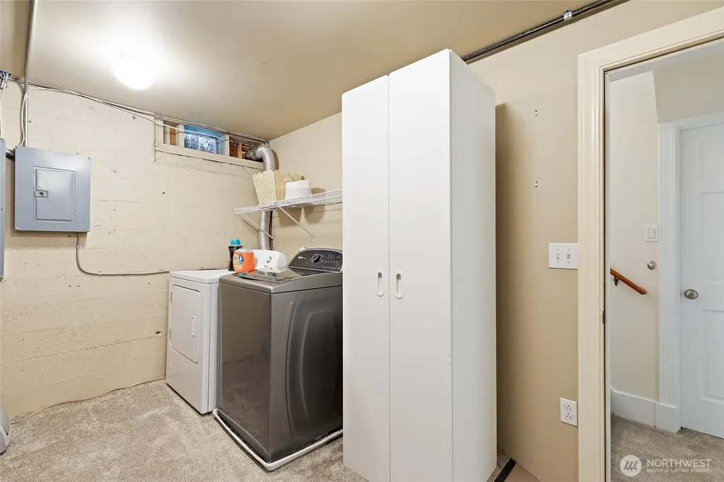 6222 37th Avenue NE Seattle WA 98115