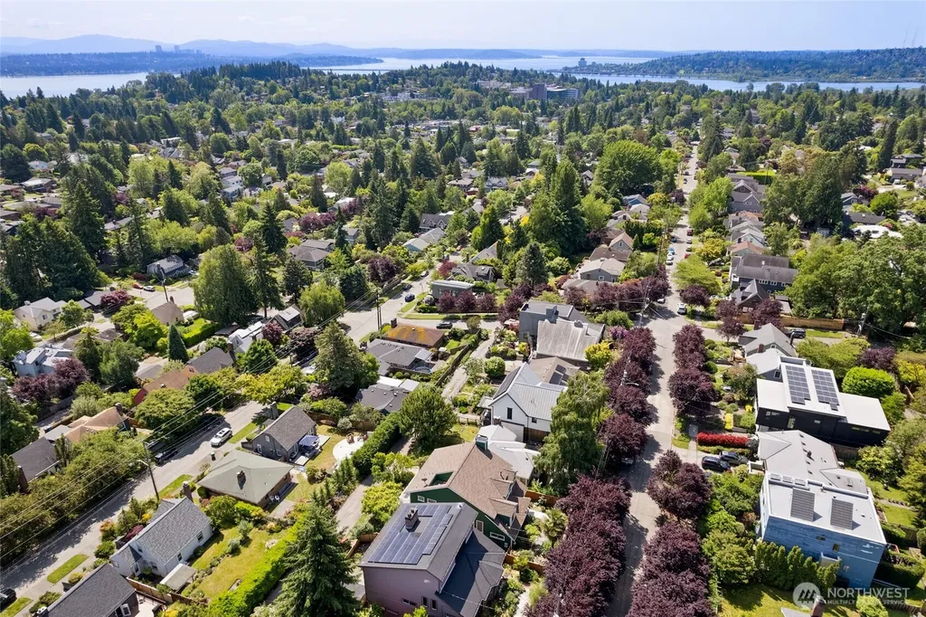 6222 37th Avenue NE Seattle WA 98115