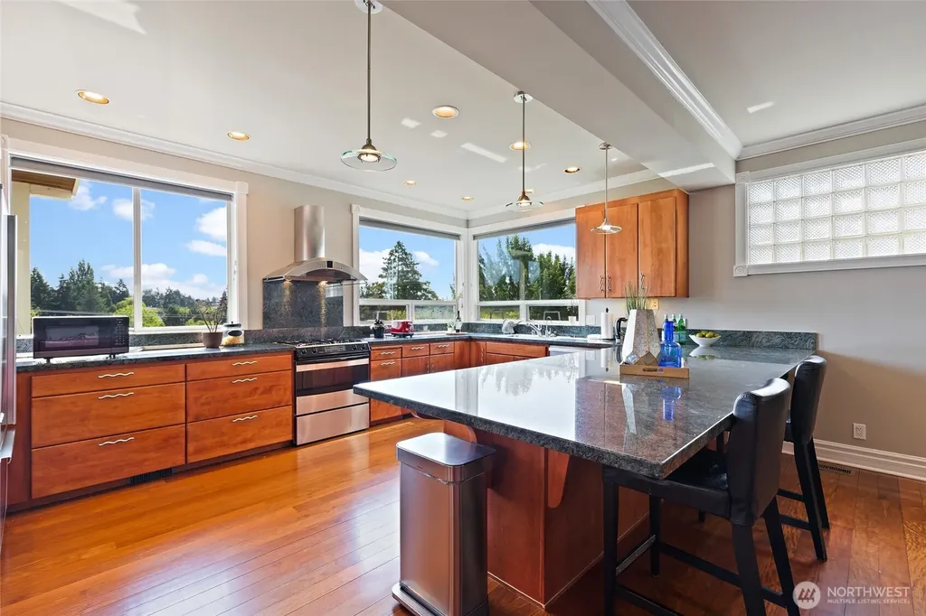 6222 37th Avenue NE Seattle WA 98115