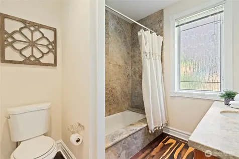 6222 37th Avenue NE Seattle WA 98115