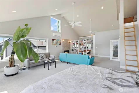 6222 37th Avenue NE Seattle WA 98115