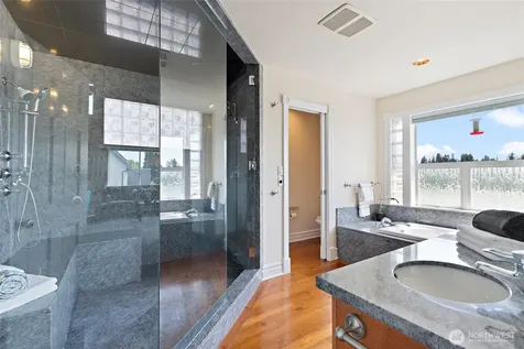6222 37th Avenue NE Seattle WA 98115