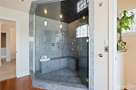 6222 37th Avenue NE Seattle WA 98115