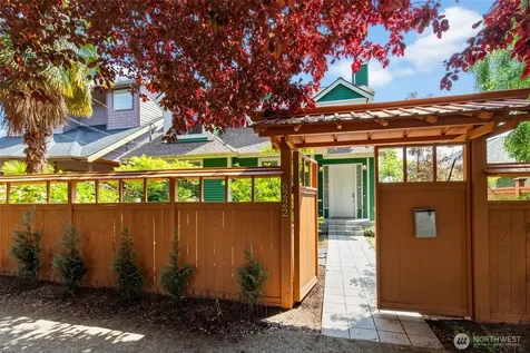 6222 37th Avenue NE Seattle WA 98115